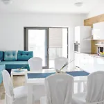 2 Bedroom Lovely In *
