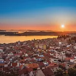 2 Bedroom Lovely In Szybenik
