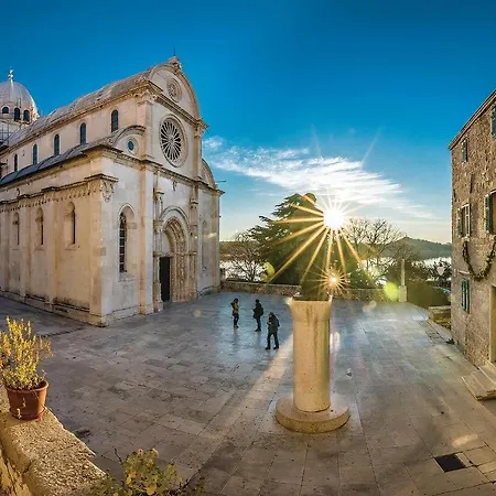 아파트 2 Bedroom Lovely In