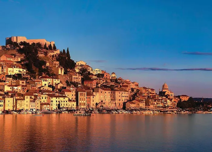 아파트 2 Bedroom Lovely In 시베니크