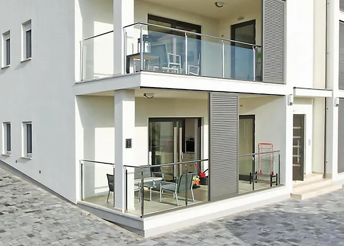 2 Bedroom Lovely In 시베니크